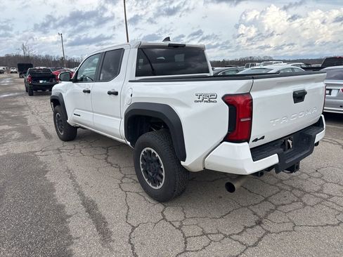 Used 2024 Toyota Tacoma TRD Off-Road image 2