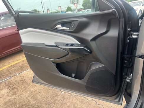 Used 2025 Chevrolet Trax LT w/ LT Convenience Package FWD image 15
