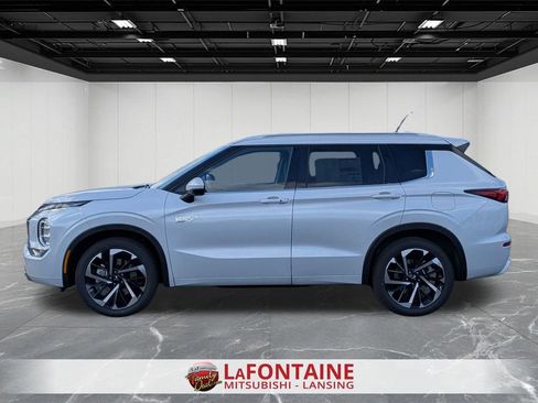 New 2025 Mitsubishi Outlander SEL image 2