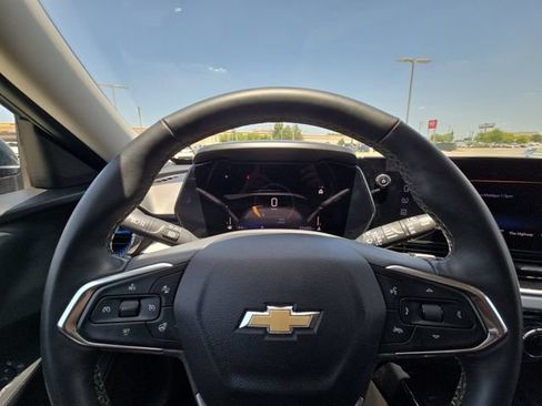 Used 2025 Chevrolet Trax LT w/ LT Convenience Package FWD image 25