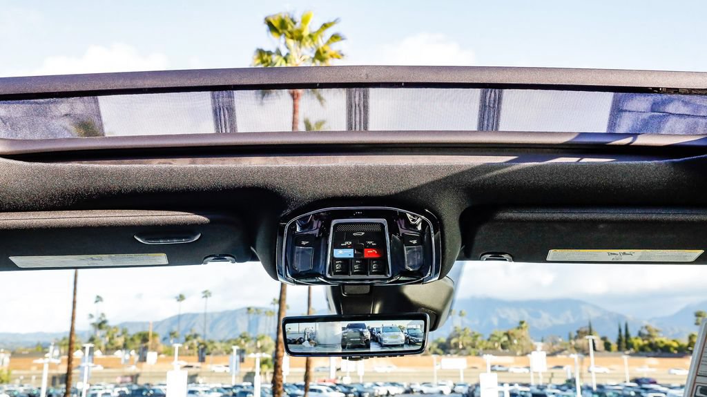 New 2026 Jeep Grand Wagoneer L Summit w/ Premium Group III AWD/4WD image 18