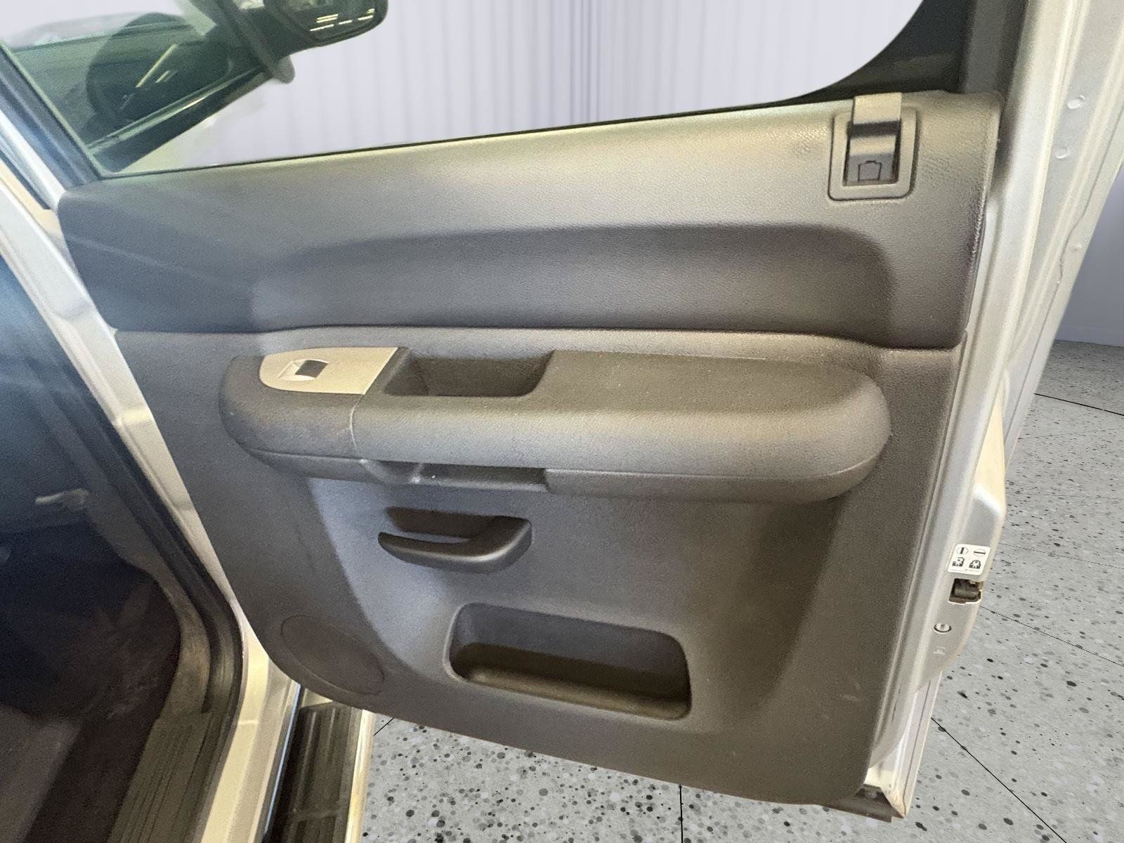 Used 2011 Chevrolet Silverado 1500 4x4 Crew Cab Hybrid image 16