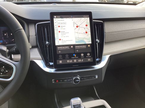 Used 2026 Volvo XC90 B5 Core w/ Protection Package Premier image 25