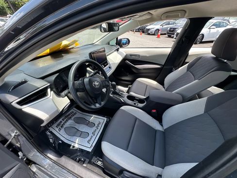 Used 2025 Toyota Corolla LE FWD image 18