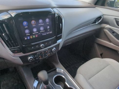Used 2021 Chevrolet Traverse LT FWD image 17