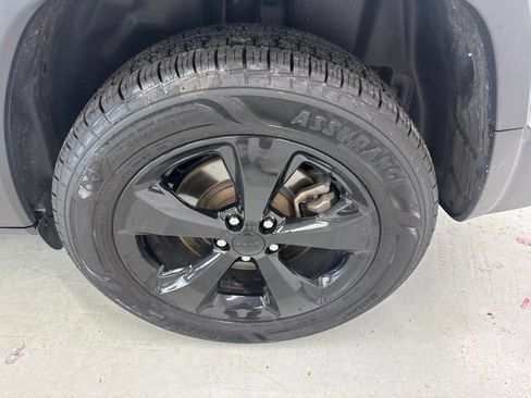Used 2021 Jeep Cherokee Latitude Plus w/ Sun & Sound Group AWD/4WD image 8