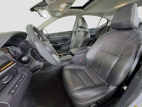 Used 2024 Nissan Altima 2.0 SR FWD image 13