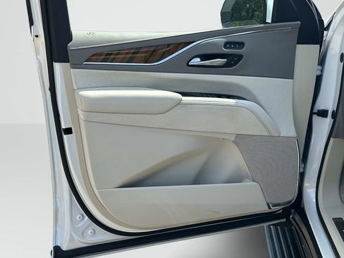 Certified 2024 Cadillac Escalade Sport Platinum AWD/4WD image 13