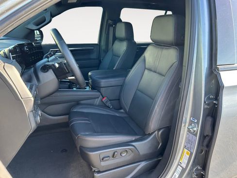 Used 2025 Chevrolet Suburban RST w/ RST Capability Package AWD/4WD image 7