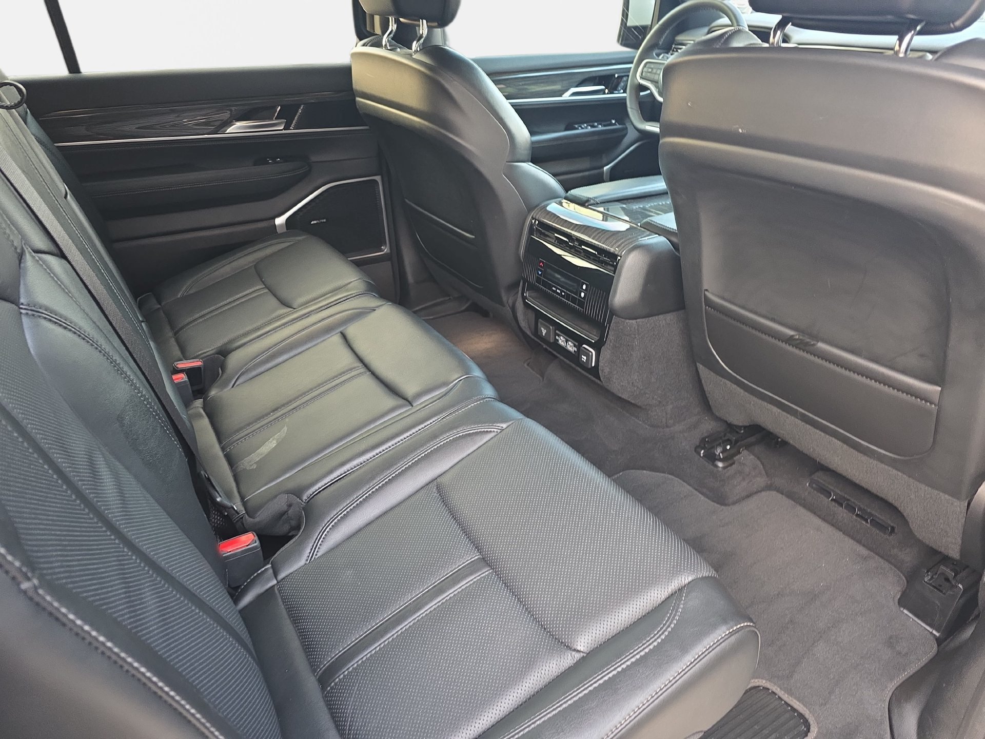 Used 2022 Jeep Wagoneer Series II AWD/4WD image 11