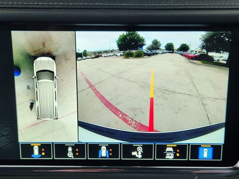 Used 2023 GMC Yukon XL Denali AWD/4WD image 17