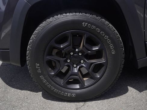 Used 2022 Jeep Cherokee Latitude AWD/4WD image 7