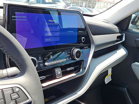 Certified 2026 Toyota Highlander XLE AWD/4WD image 18