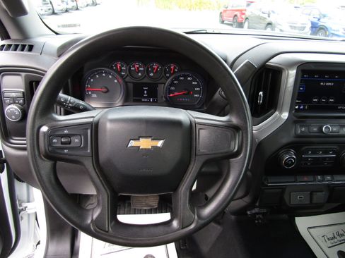 Used 2019 Chevrolet Silverado 1500 W/T w/ Trailering Package image 9