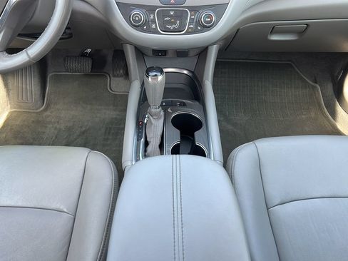 Used 2018 Chevrolet Malibu LT w/ Leather Package FWD image 14