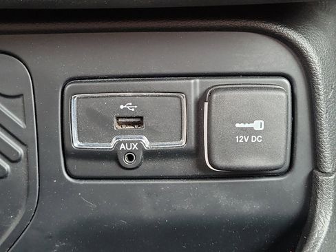 Used 2017 Jeep Renegade Sport w/ Power & Air Group image 27