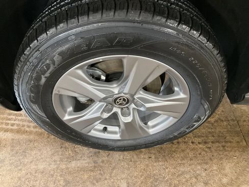 Certified 2025 Toyota RAV4 XLE AWD/4WD image 10