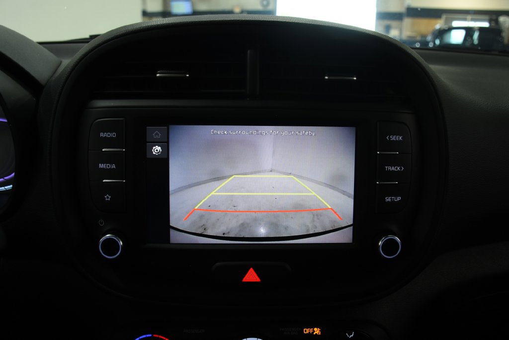 Used 2025 Kia Soul LX w/ LX Technology Package FWD image 19