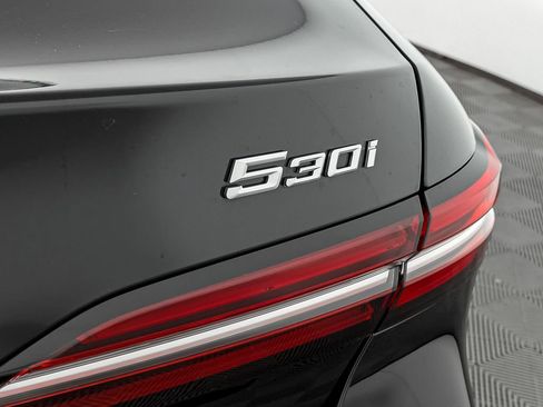 Used 2025 BMW 530i xDrive w/ Premium Package image 11