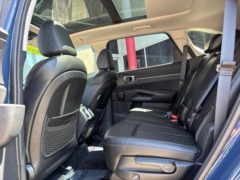 Used 2025 Kia Sorento S w/ Panoramic Sunroof Package FWD image 11