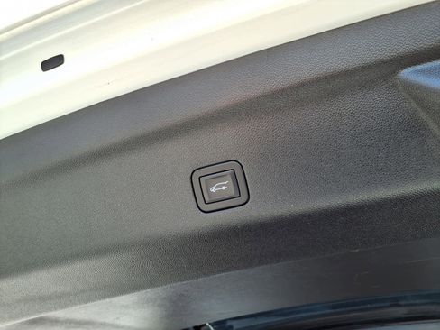 Used 2025 Chevrolet Suburban Z71 AWD/4WD image 8