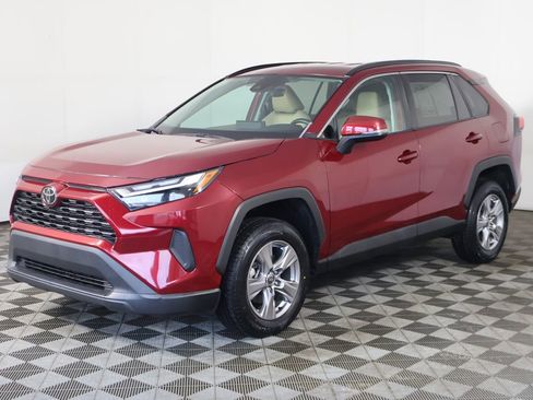 Used 2022 Toyota RAV4 XLE AWD/4WD image 6