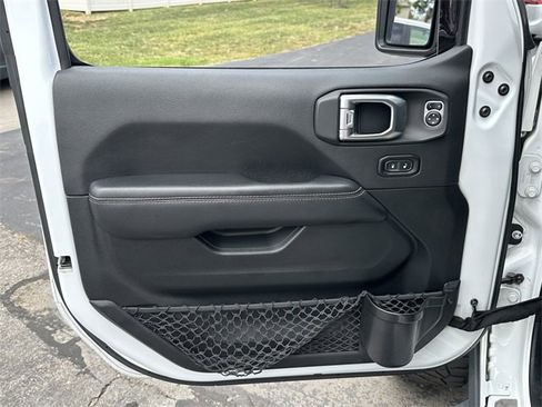 Used 2020 Jeep Gladiator Overland w/ Trailer Tow Package image 31