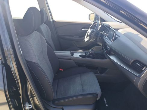 Used 2021 Nissan Rogue SV image 16