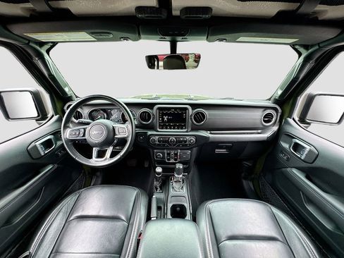 Used 2022 Jeep Wrangler Unlimited Sahara AWD/4WD image 17