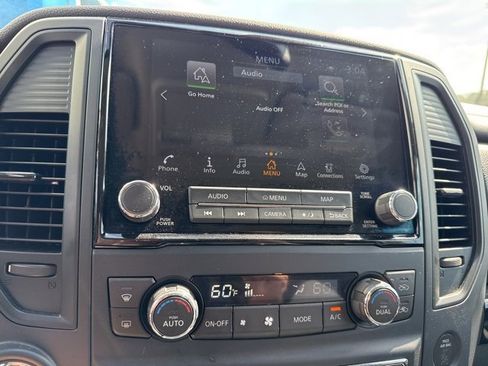Used 2022 Nissan Titan SV w/ SV Convenience Package image 18
