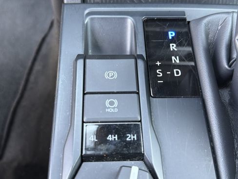 Certified 2024 Toyota Tacoma SR5 AWD/4WD image 10