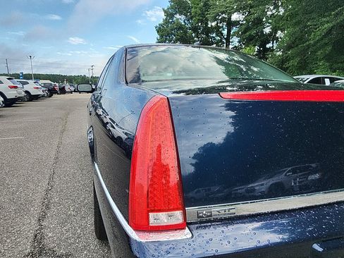 Used 2008 Cadillac DTS FWD image 10
