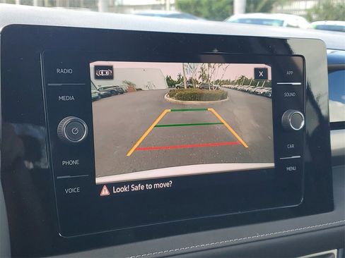 New 2026 Volkswagen Taos SE image 23