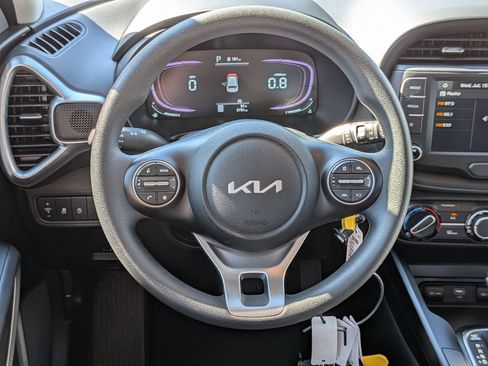 Used 2025 Kia Soul LX FWD image 30