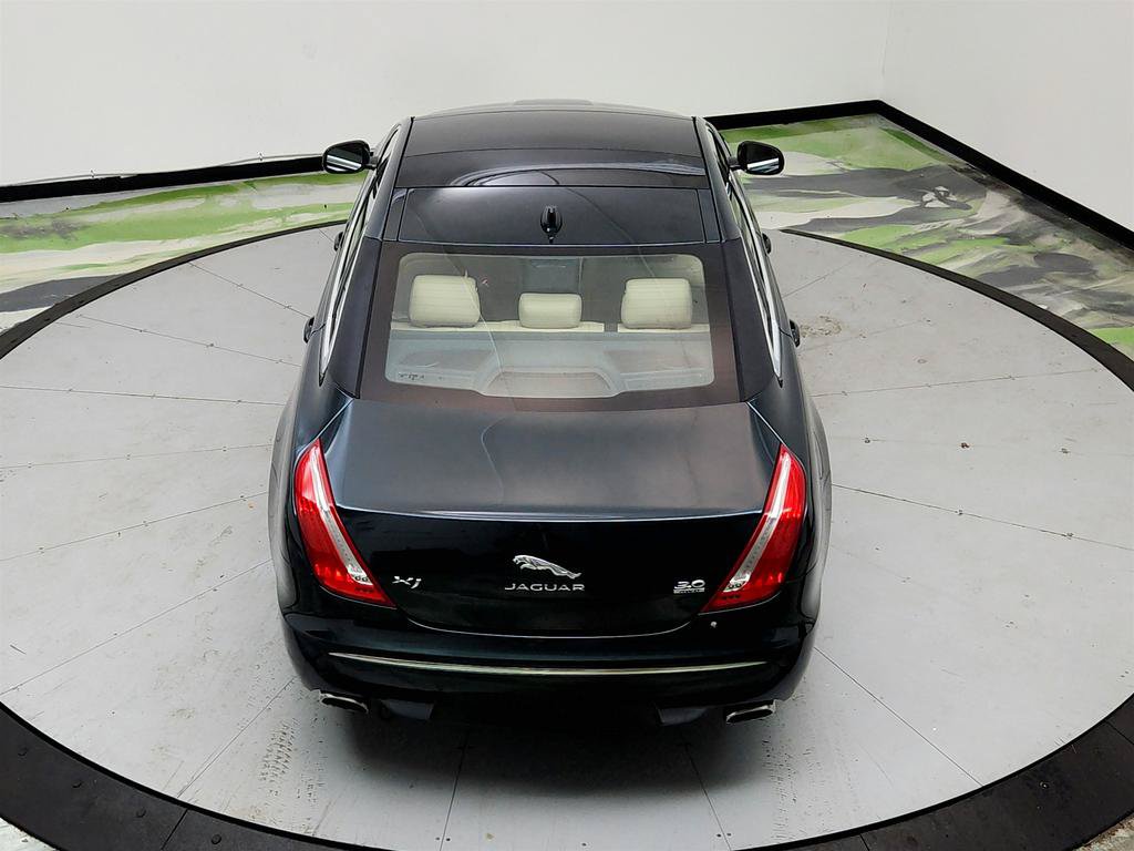 Used 2015 Jaguar XJ AWD image 34