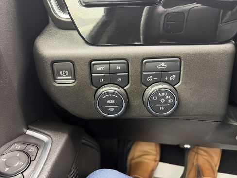 Used 2022 Chevrolet Silverado 1500 RST AWD/4WD image 8