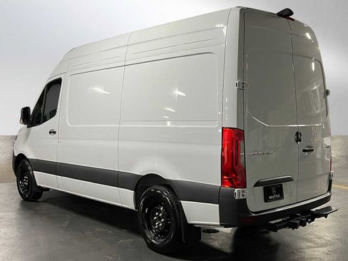 Used 2025 Mercedes-Benz Sprinter 2500 image 5
