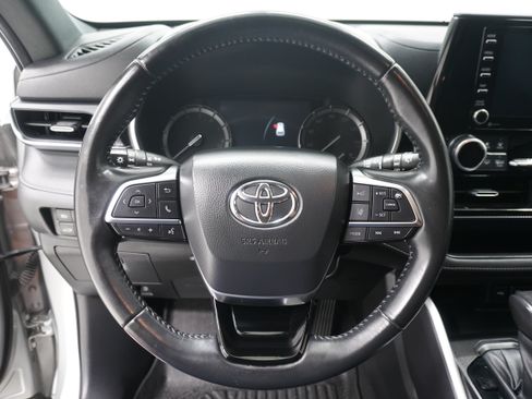 Used 2021 Toyota Highlander XSE FWD image 18