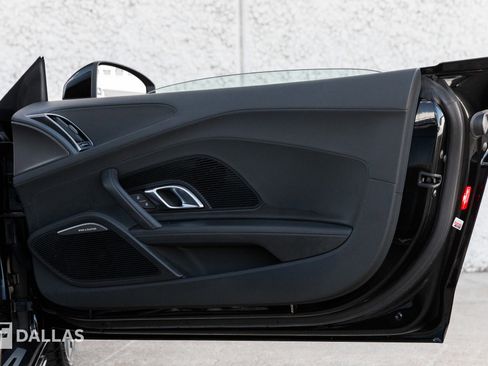 Used 2021 Audi R8 V10 w/ Premium Package image 31