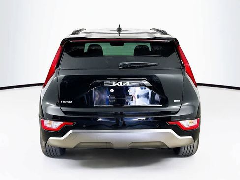 Used 2024 Kia Niro EX Touring image 5
