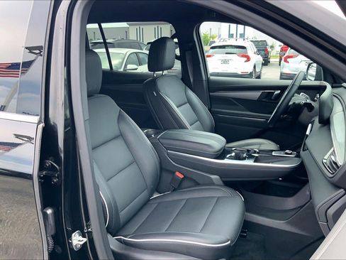 Used 2025 Buick Enclave Preferred AWD/4WD image 7