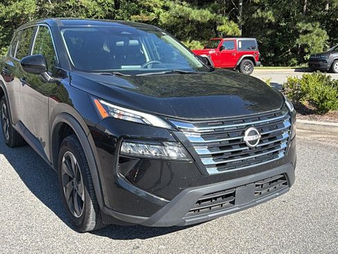 Used 2024 Nissan Rogue SV AWD/4WD image 5