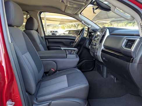 Used 2020 Nissan Titan SV image 26