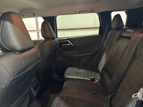 Used 2024 Mitsubishi Outlander SE Black Edition image 13