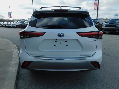 Used 2023 Toyota Highlander Platinum image 8