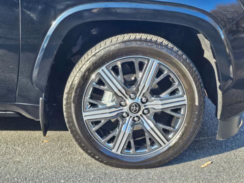 Used 2024 Toyota Sequoia Capstone image 9