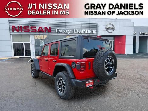 Used 2024 Jeep Wrangler Unlimited Rubicon AWD/4WD image 5