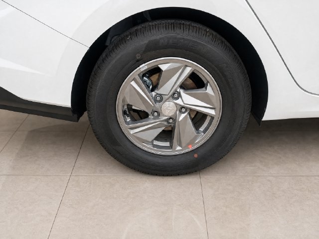 Certified 2026 Hyundai Elantra SE FWD image 16