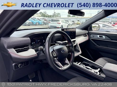 Used 2025 Ford Explorer ST-Line w/ ST-Line Street Pack AWD/4WD image 4