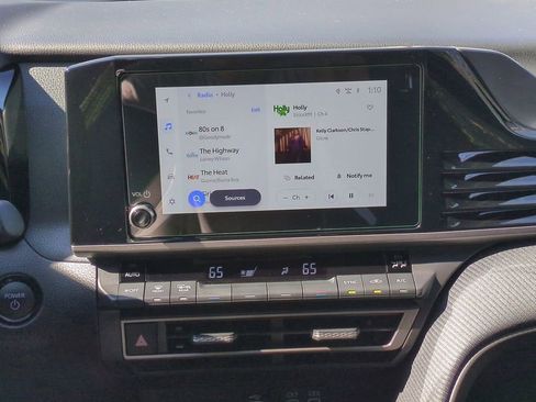 Used 2025 Toyota Camry SE image 17